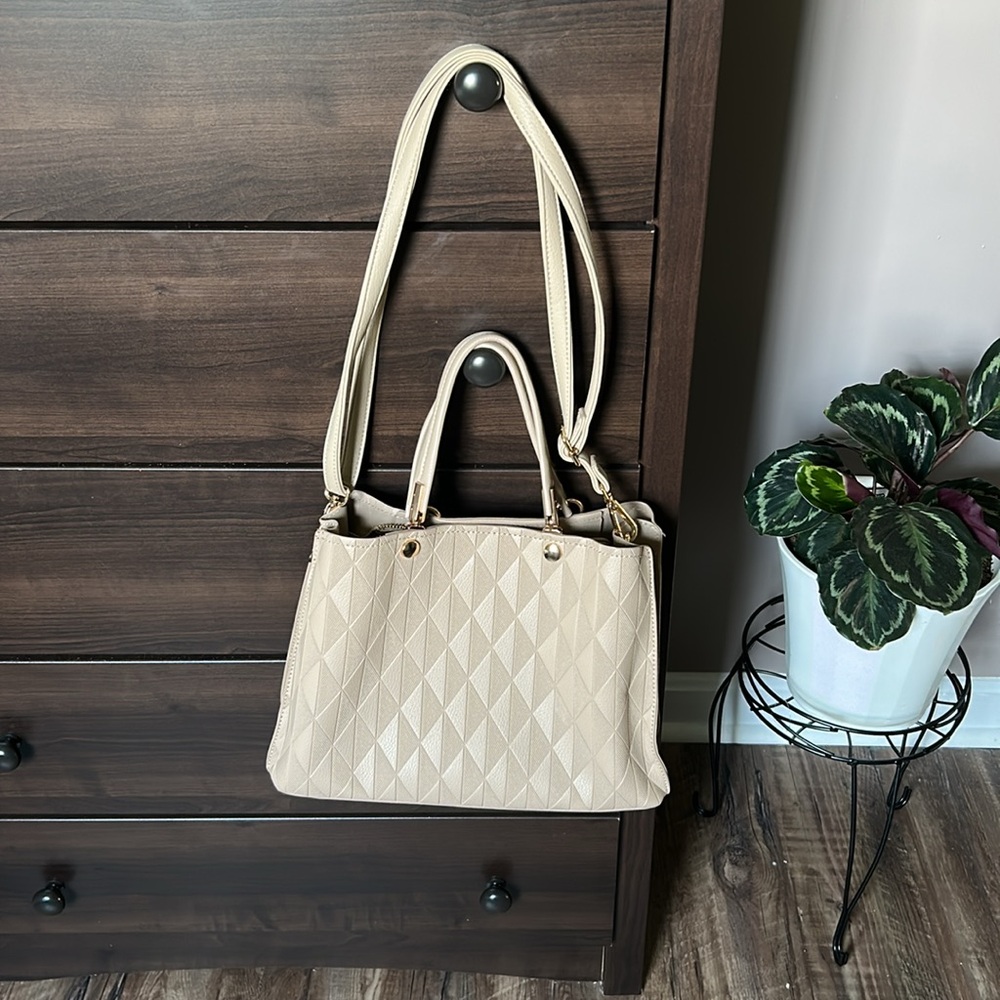 Elegant Vegan Tan Tote Bag - Picture 2 of 11
